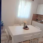 Roko 아파트 Podstrazje